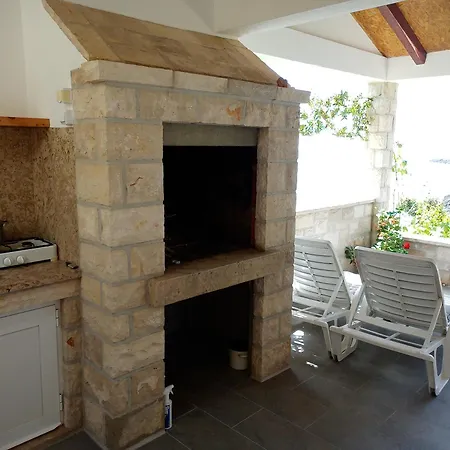 Contessa Robinson House