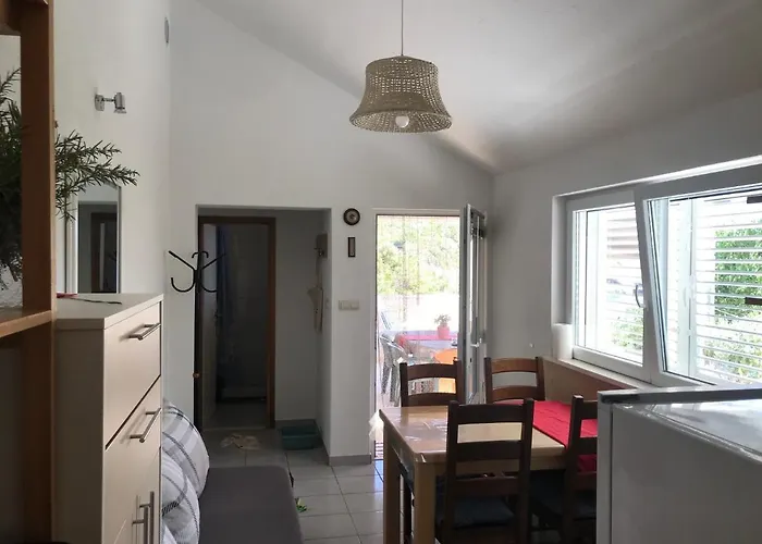 Contessa Robinson House
