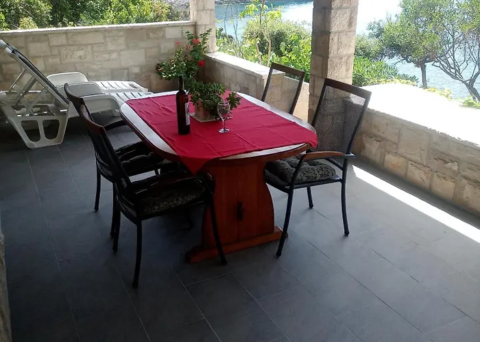 Contessa Robinson House