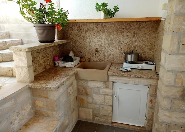 Contessa Robinson House *