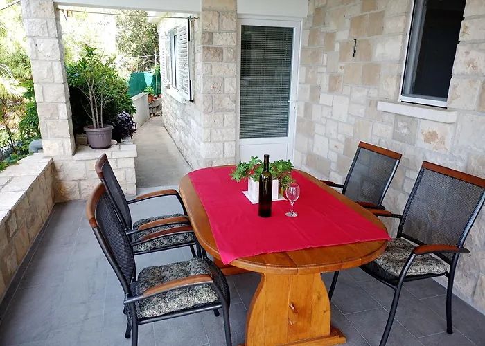 Contessa Robinson House Holiday home Zrnovo
