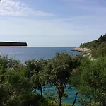 Contessa Robinson House Hébergement de vacances Zrnovo