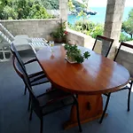 Contessa Robinson House
