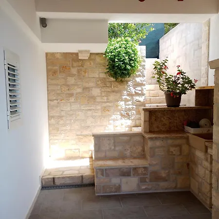 Contessa Robinson House * Zrnovo